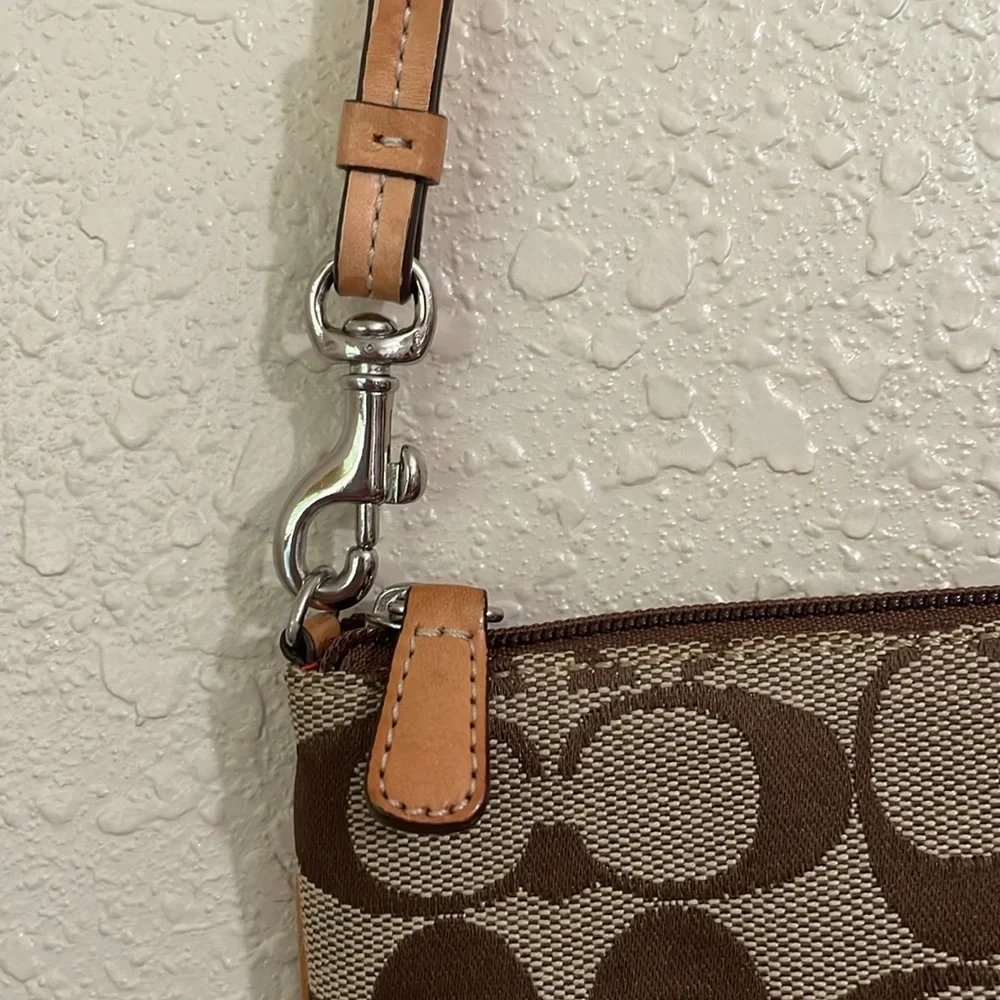 Coach Signature Brown wristlet shoulder bag - Picture 5 of 9
